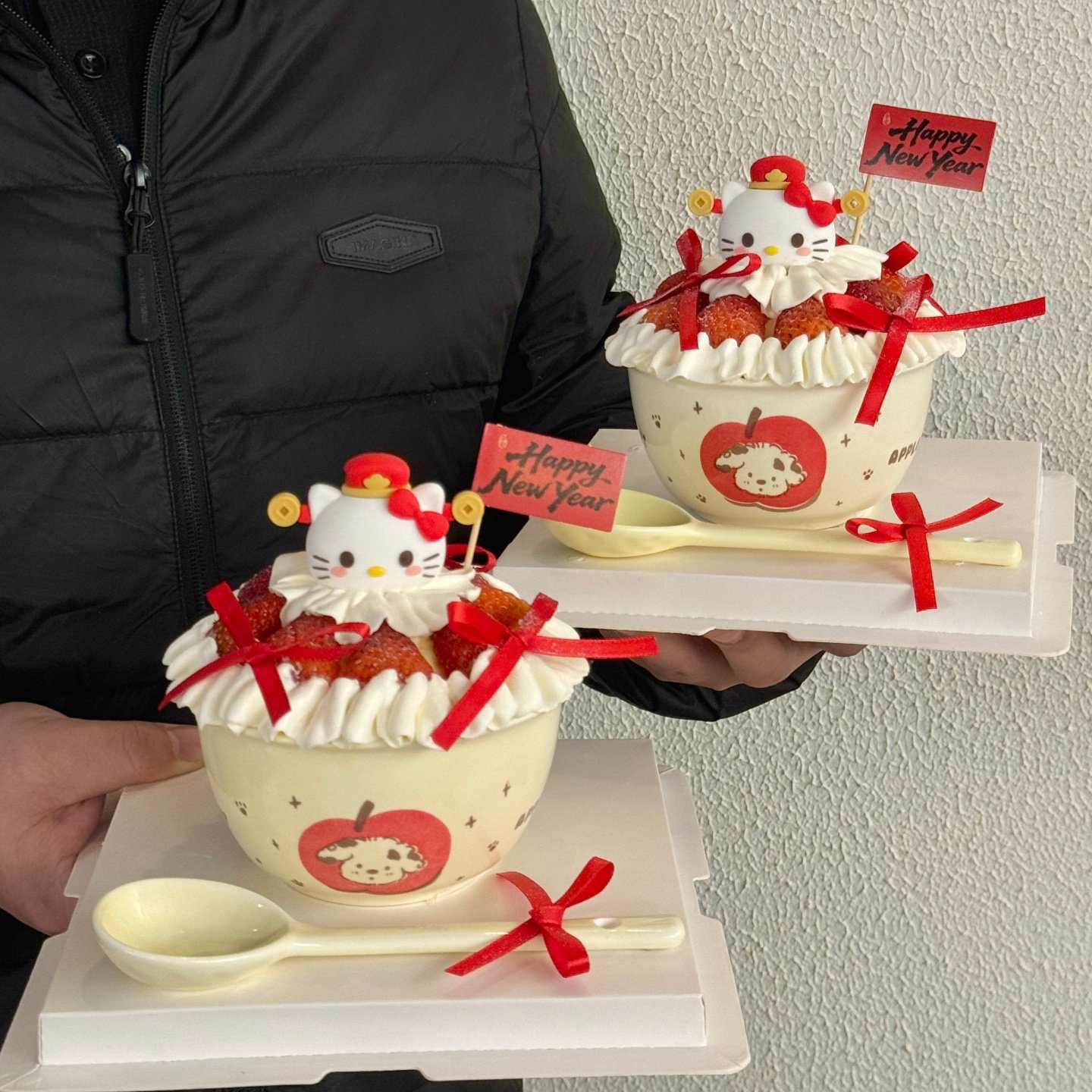 2026网红新年财神爷kt猫草莓碗蛋糕装饰跨年草莓蛋糕碗甜品抱抱碗,节庆用品/礼品,节日装扮用品,淘宝优惠券,粉丝福利购,淘宝优惠卷