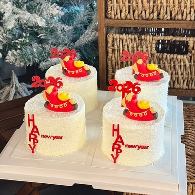 2026新年小马蛋糕装饰摆件HAPPYnewyear亚克力跨年除夕插件插牌