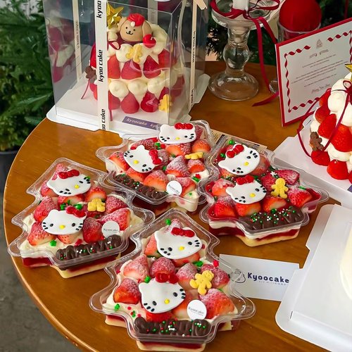 网红圣诞节HelloKitty草莓蛋糕圣诞树吸塑盒打包盒KT猫甜品包装盒