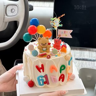 饰黄油小熊摆件六一节日插件插牌 61儿童节可爱比心围兜小熊蛋糕装