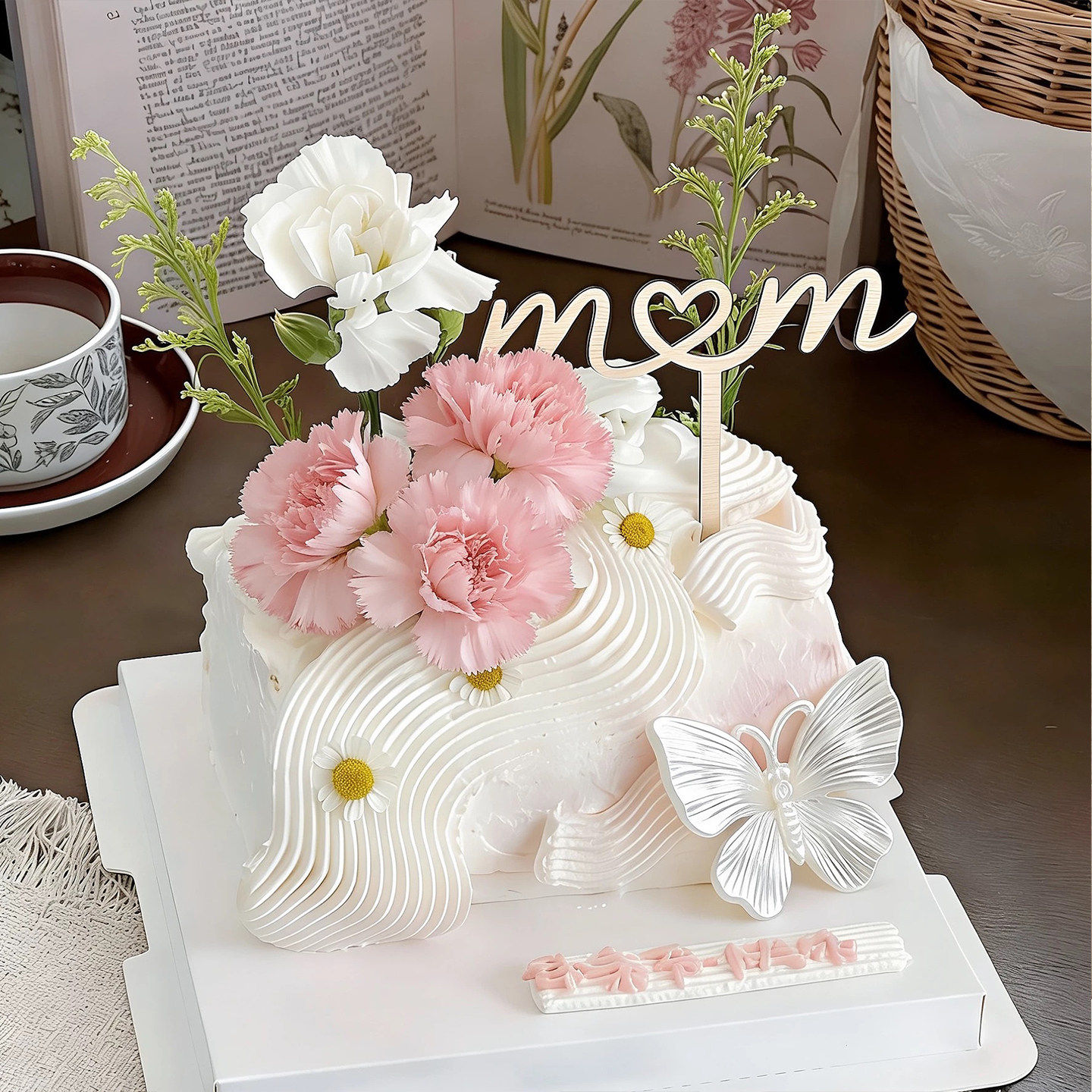 2026母亲节蛋糕装饰木质mom插件妈妈生日甜品插牌装扮蝴蝶配件