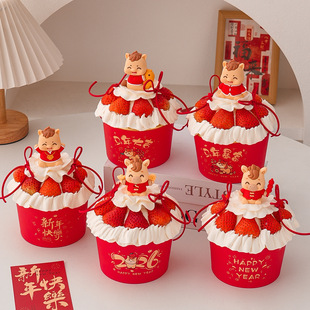 2026马年新年红色纸碗草莓蛋糕装饰生肖小马摆件元旦跨年甜品装扮
