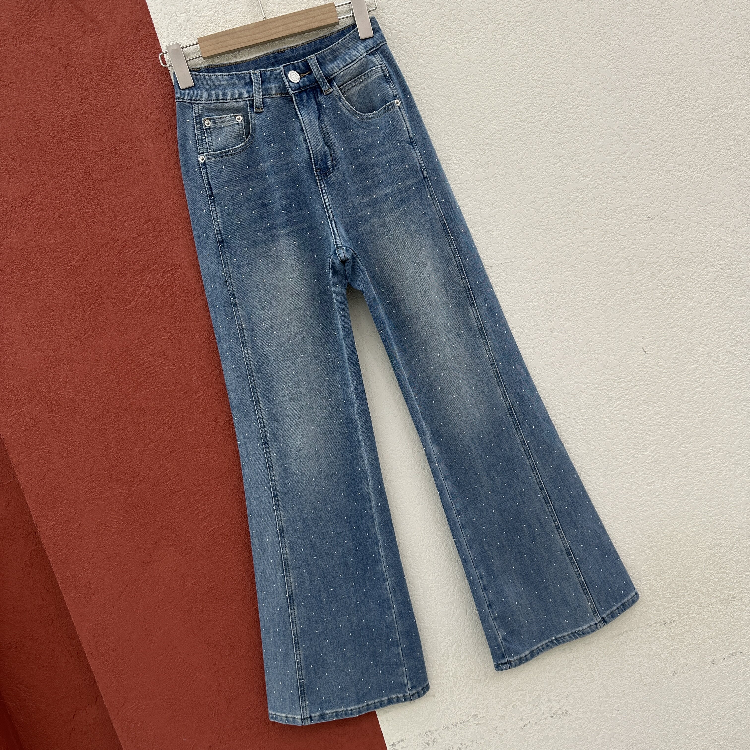 2026春款Q FASHION JEANS酷希莱8650牛仔女星空烫钻修身喇叭长裤