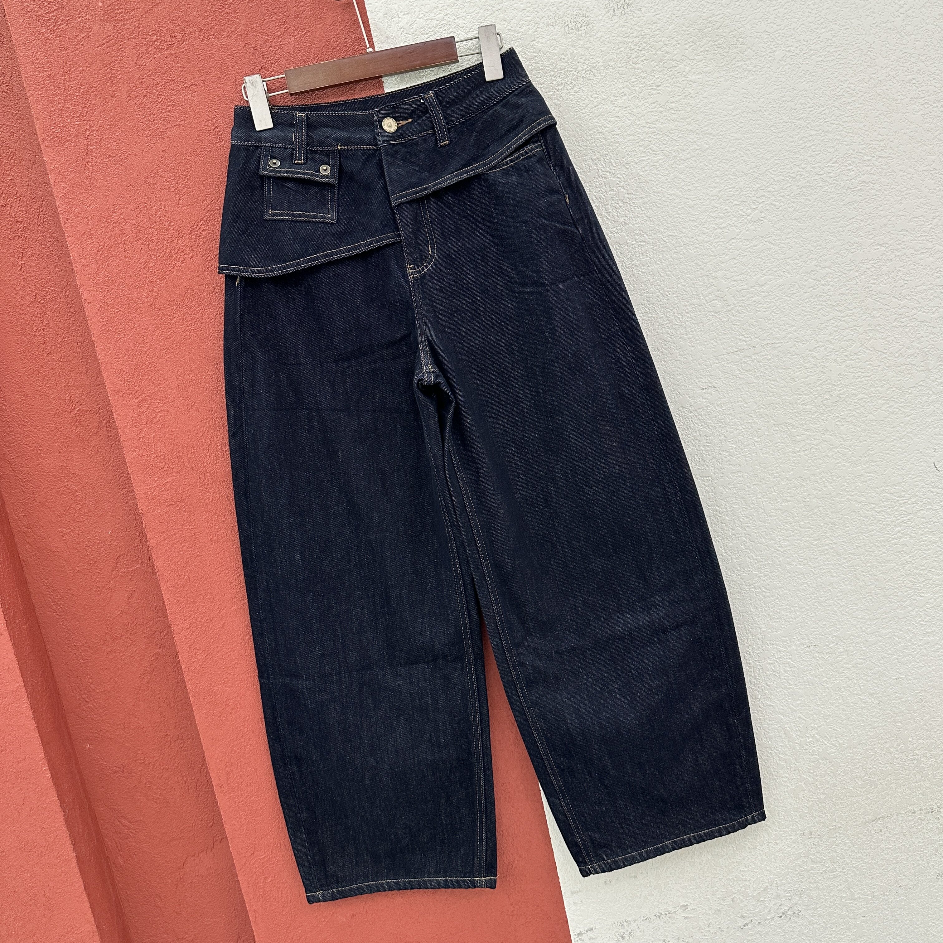 2026秋款JEANS酷希莱61609牛仔裤女高腰不规则拼接屁帘丹宁弯刀裤
