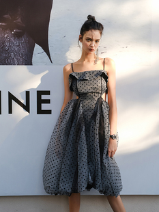 CAN夏季 设计感小众波点露腰连衣裙收腰显瘦蕾丝吊带裙 新款