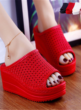 夏季时尚红色女士厚底坡跟防滑增高矮个子凉鞋鱼嘴家用休闲沙滩女