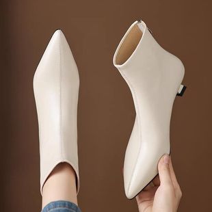 真皮小短靴女法式细跟中跟尖头白色洋气瘦瘦靴小猫跟大码4142裸靴
