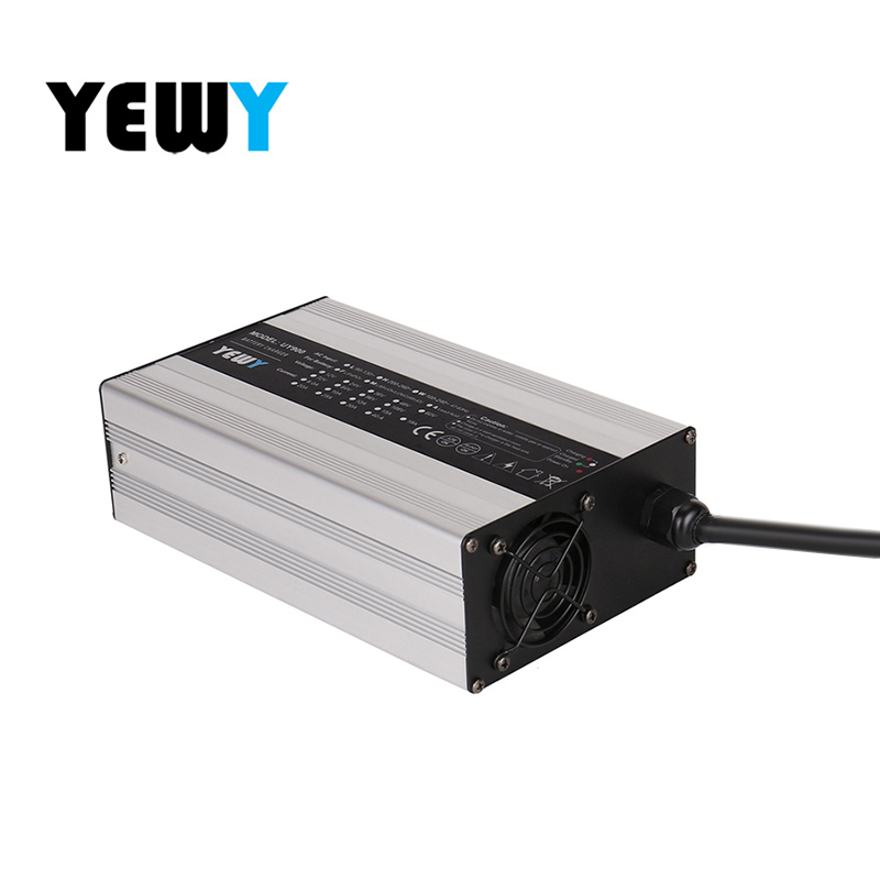 定制24V25A电动叉车堆高车电动设备免维护铅酸蓄电池充电器900W
