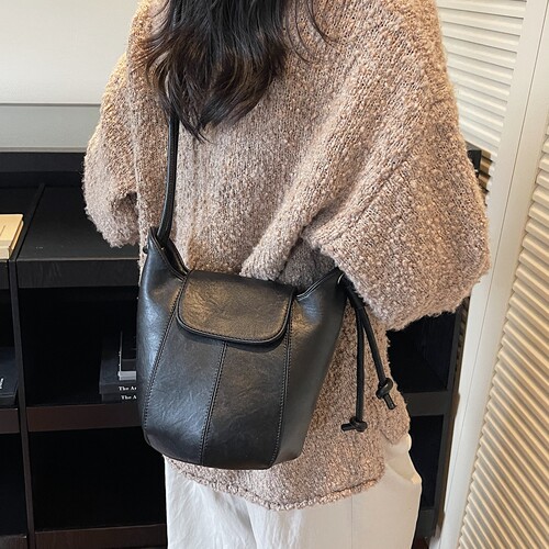 小众设计感拼接水桶包斜挎包