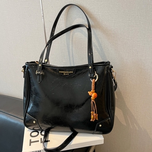 大容量简约托特包斜挎大包2025新款潮百搭单肩包女款上班通勤包