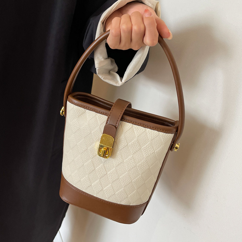 休闲质感菱格压痕水桶包2025新款潮时尚百搭手提单肩斜挎包小包包,箱包皮具/热销女包/男包,胸包,淘宝优惠券,粉丝福利购,淘宝优惠卷