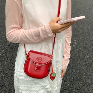 小众设计感质感洋气红色迷你小包包斜挎马鞍包女款2025新款潮百搭