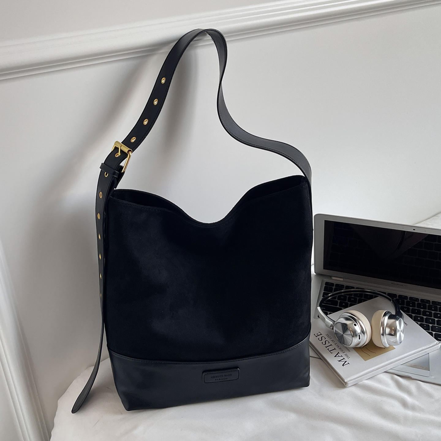 大容量慵懒风麂皮绒水桶包