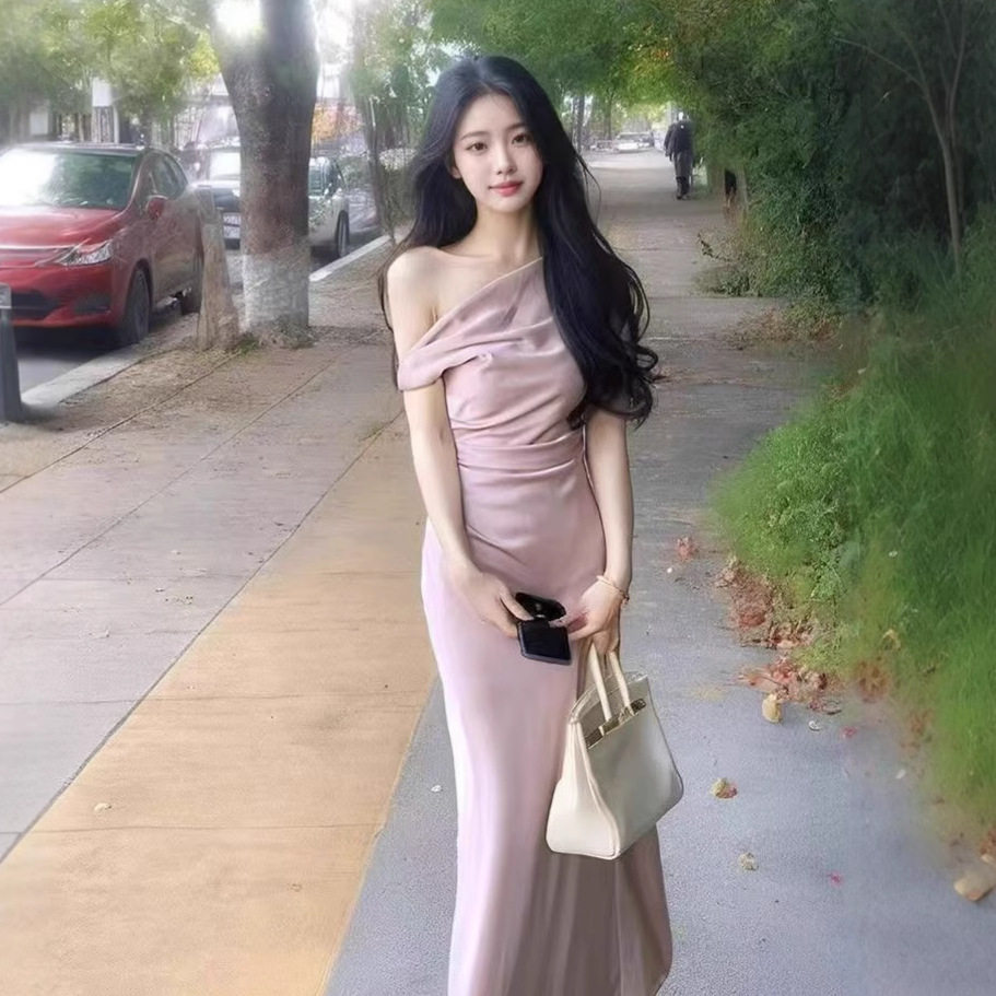 荡领斜肩绸面连衣裙裙子女夏2026新款法式收腰修身鱼尾裙礼服长裙