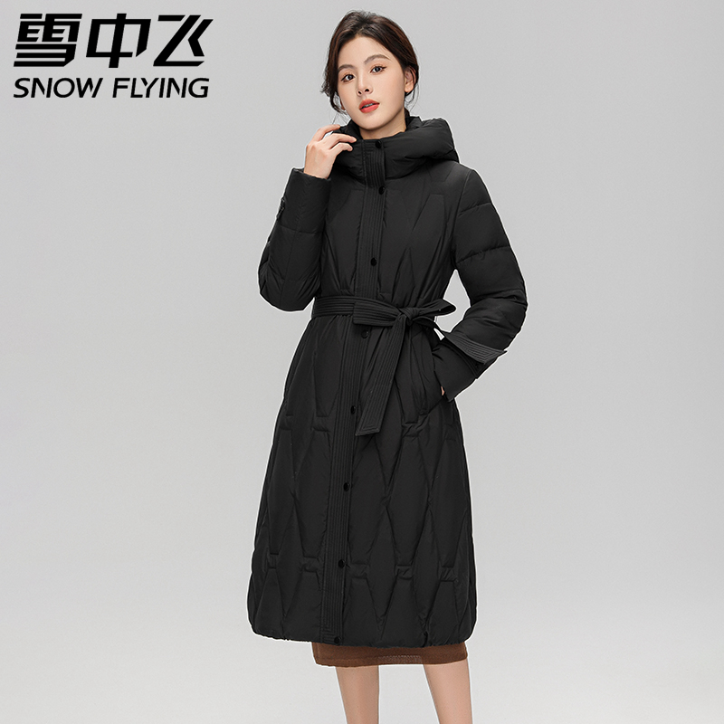 雪中飞羽绒服女款新款冬季长款过膝连帽收腰显瘦时尚休闲外套