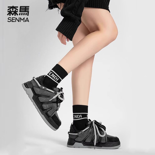 森马板鞋女小众情侣面包鞋