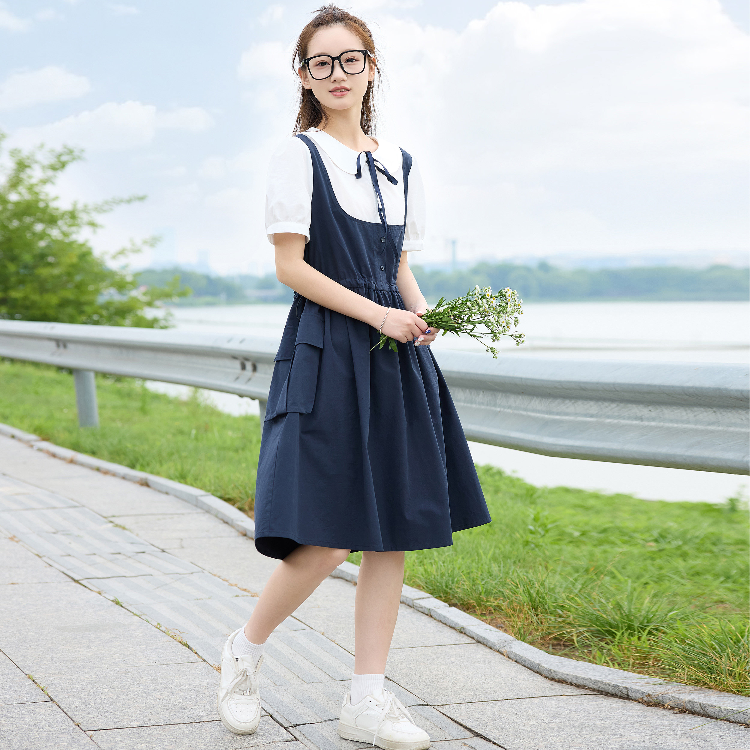 学院风娃娃领假两件显瘦连衣裙