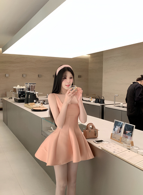 项天鹅er 法式吊带连衣裙女2025冬季新款缎面a字背心裙千金感裙子