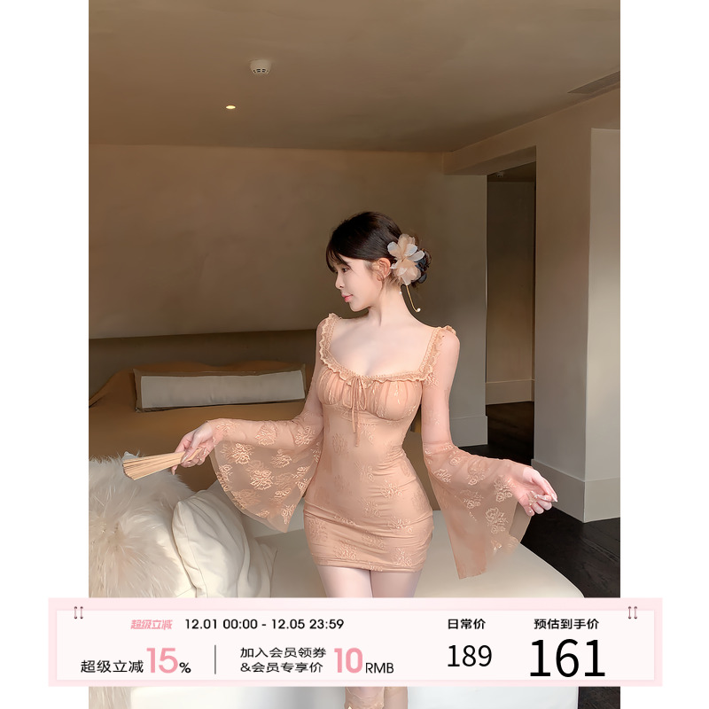 项天鹅er 方领蕾丝连衣裙女2025冬季新款性感包臀裙长袖气质裙子