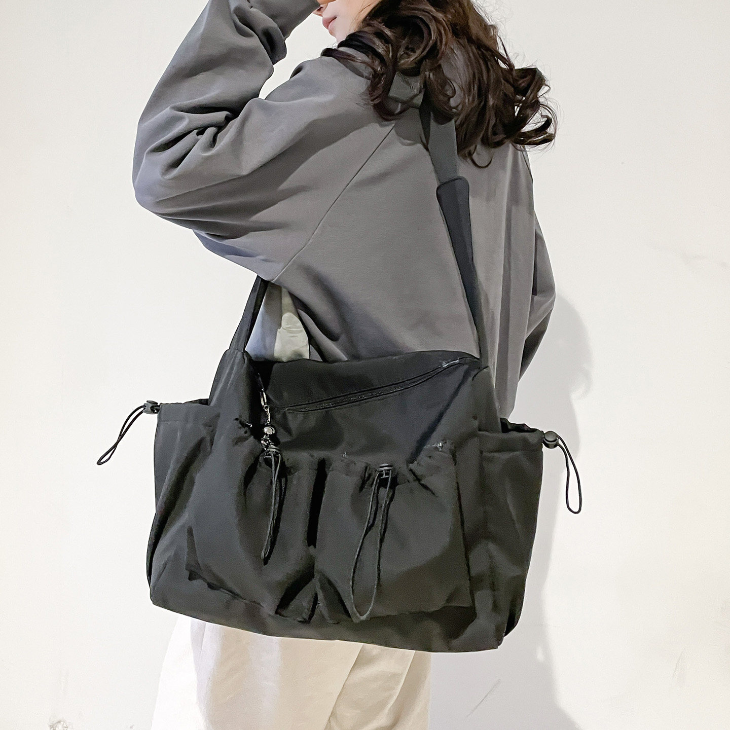 休闲简约风多口袋单肩包女大容量百搭斜挎包黑色通勤包,箱包皮具/热销女包/男包,通用款女包,淘宝优惠券,粉丝福利购,淘宝优惠卷