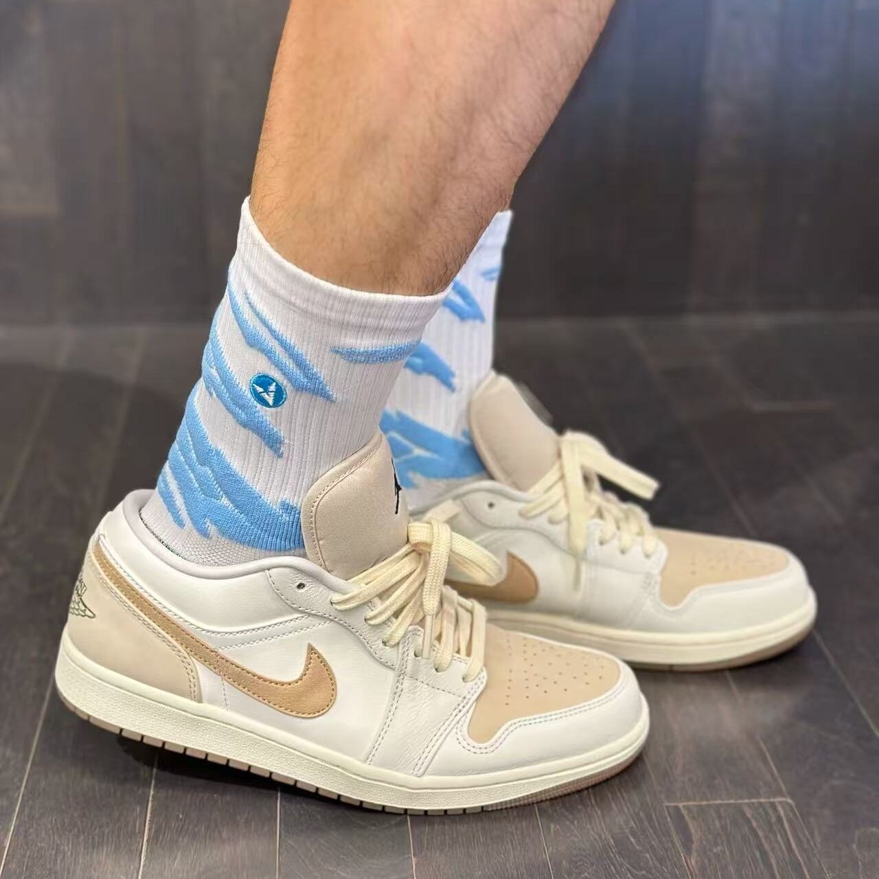 JORDAN耐克男鞋AJ1白棕低帮复古休闲运动板鞋IB8855-121