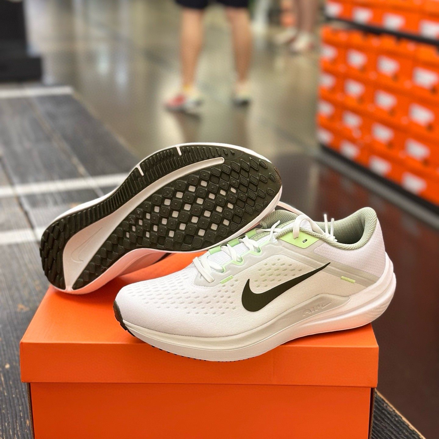 耐克Nike Air Winflo 男新款舒适百搭透气气垫跑步鞋 白色IM3373