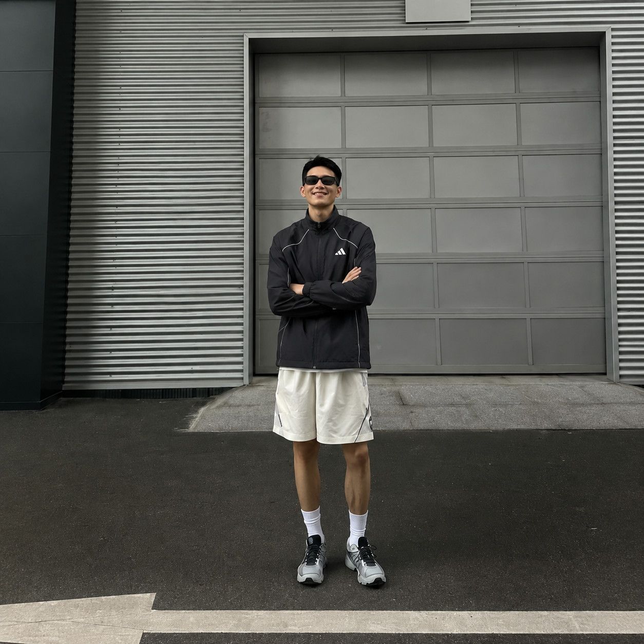 阿迪达斯26新款男女跑步梭织夹克