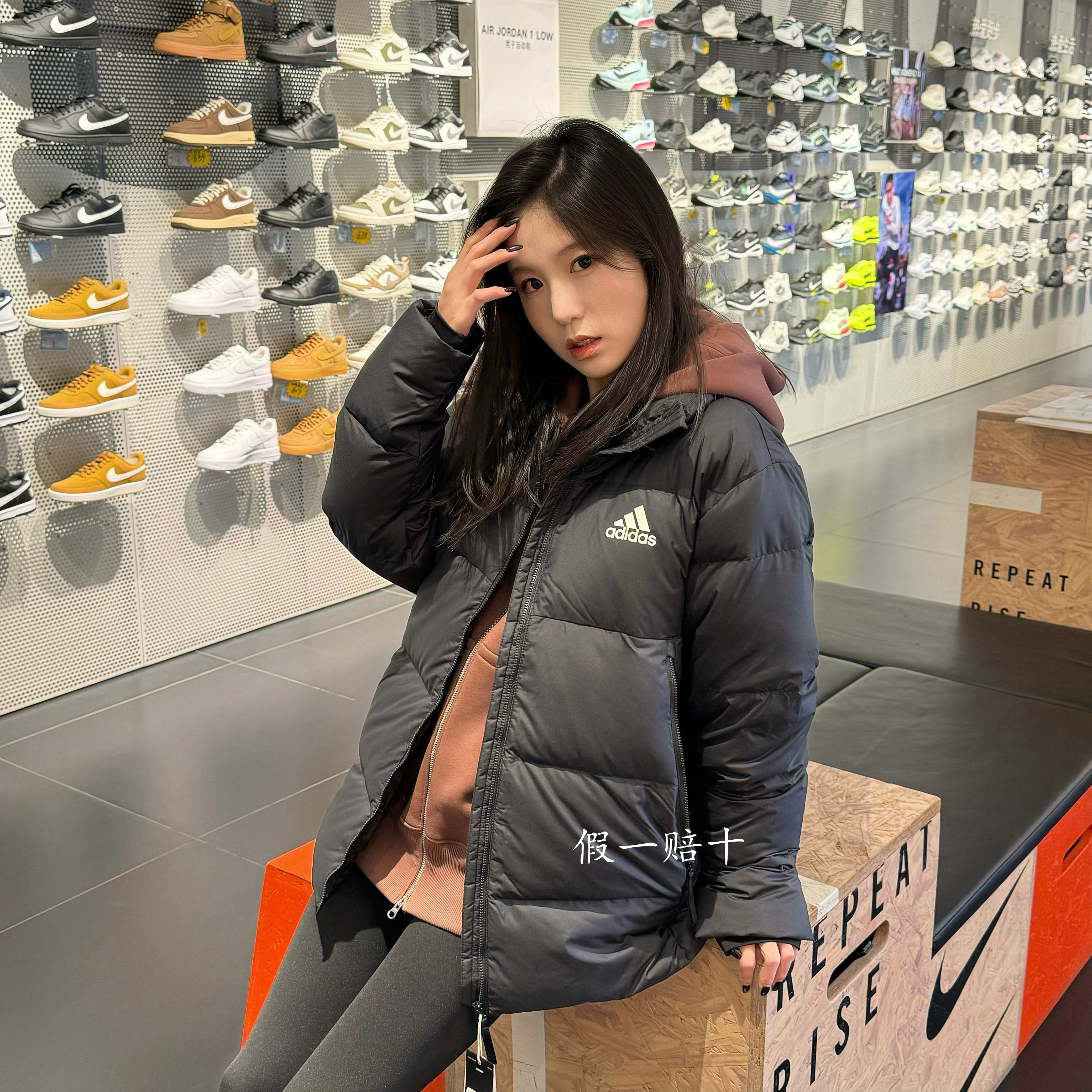 阿迪达斯保暖防雨抗风男女羽绒服