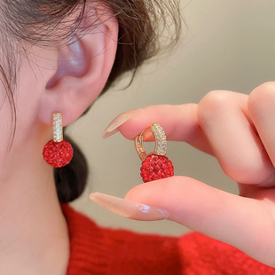 过新年喜气红色水晶球耳扣女小众时尚 设计耳环简约轻奢高级感耳饰