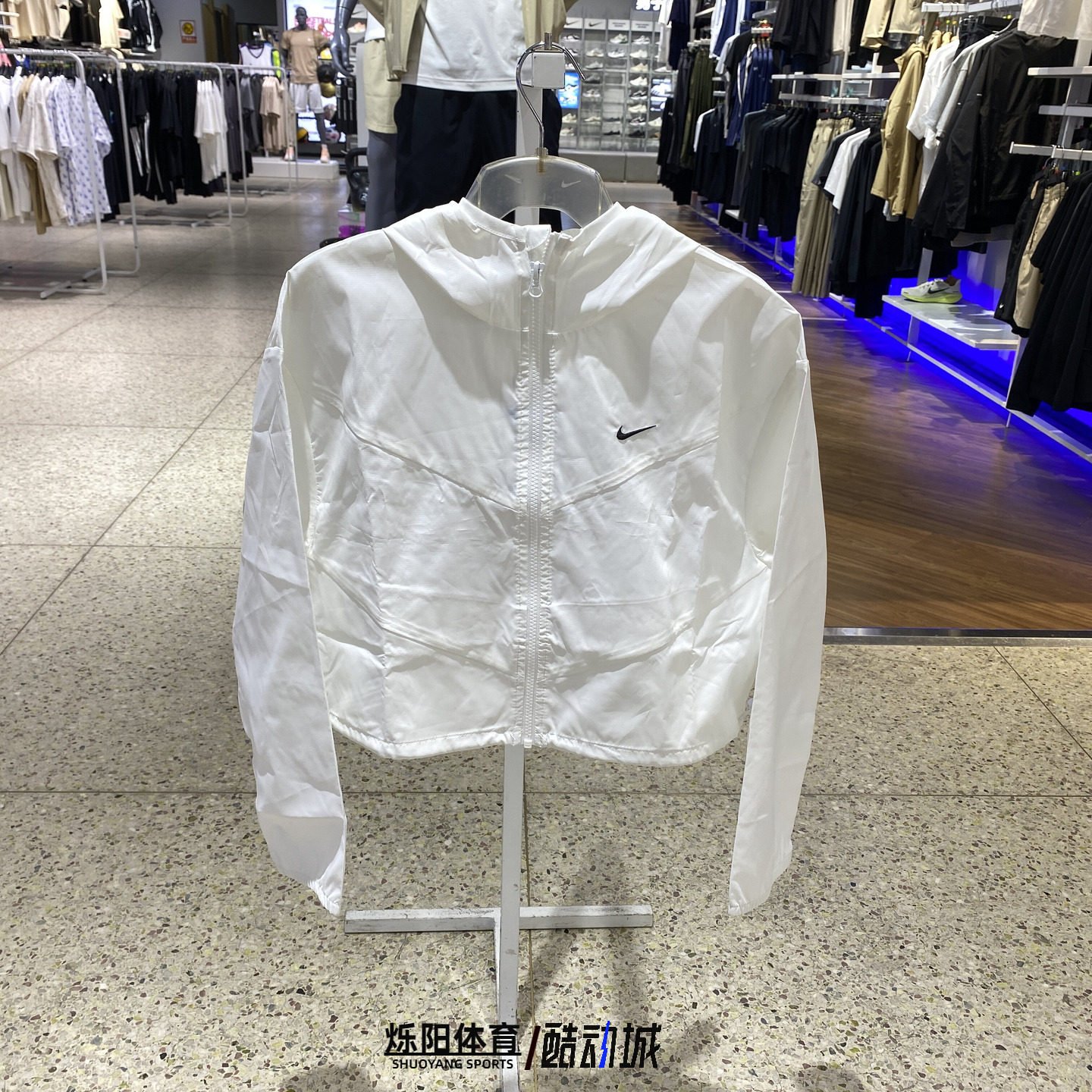 NIKE耐克女25春夏新款外套运动休闲防晒薄款连帽夹克HJ1183-100