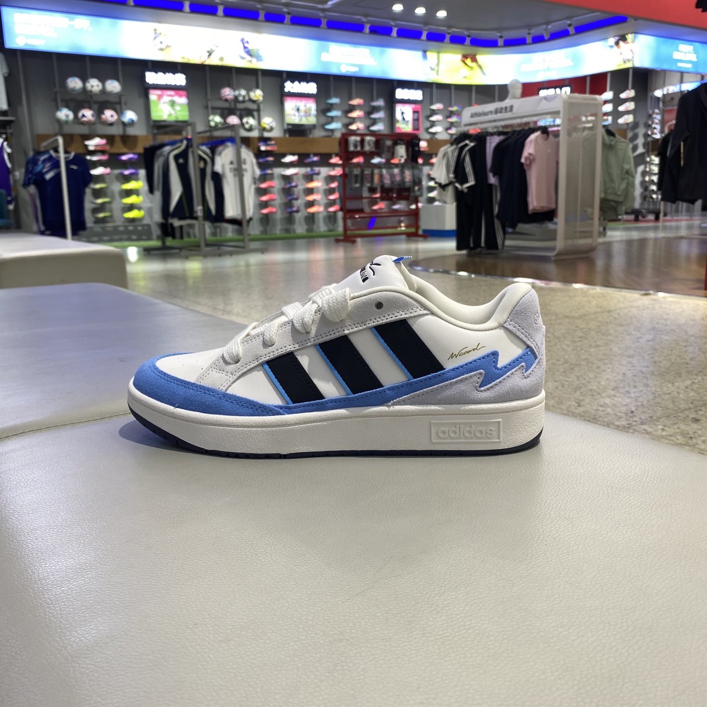 阿迪达斯男女鞋休闲鞋