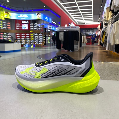 安德玛UA男缓震透气跑鞋