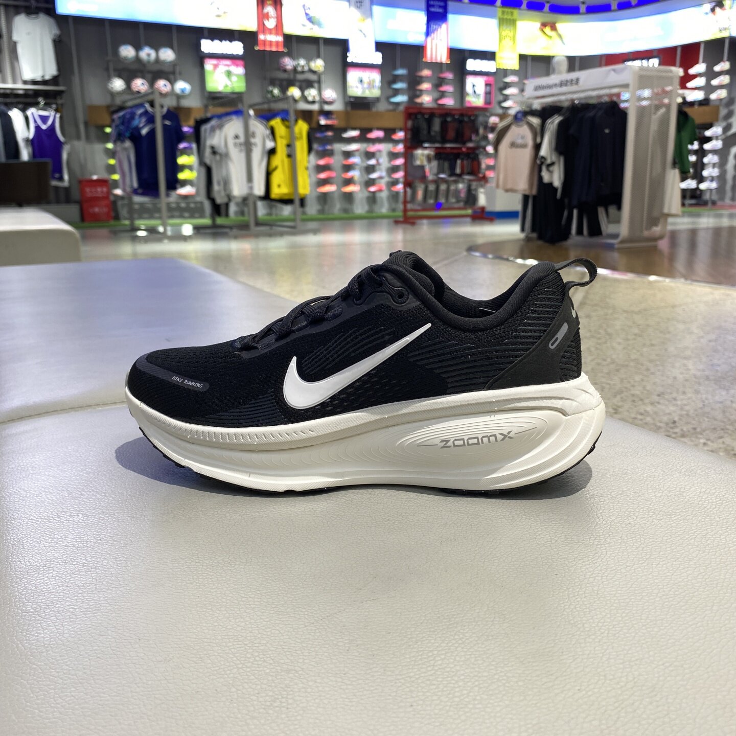 Nike耐克女Vomero 18迈柔18缓震耐磨公路运动跑步鞋 HM6804-005
