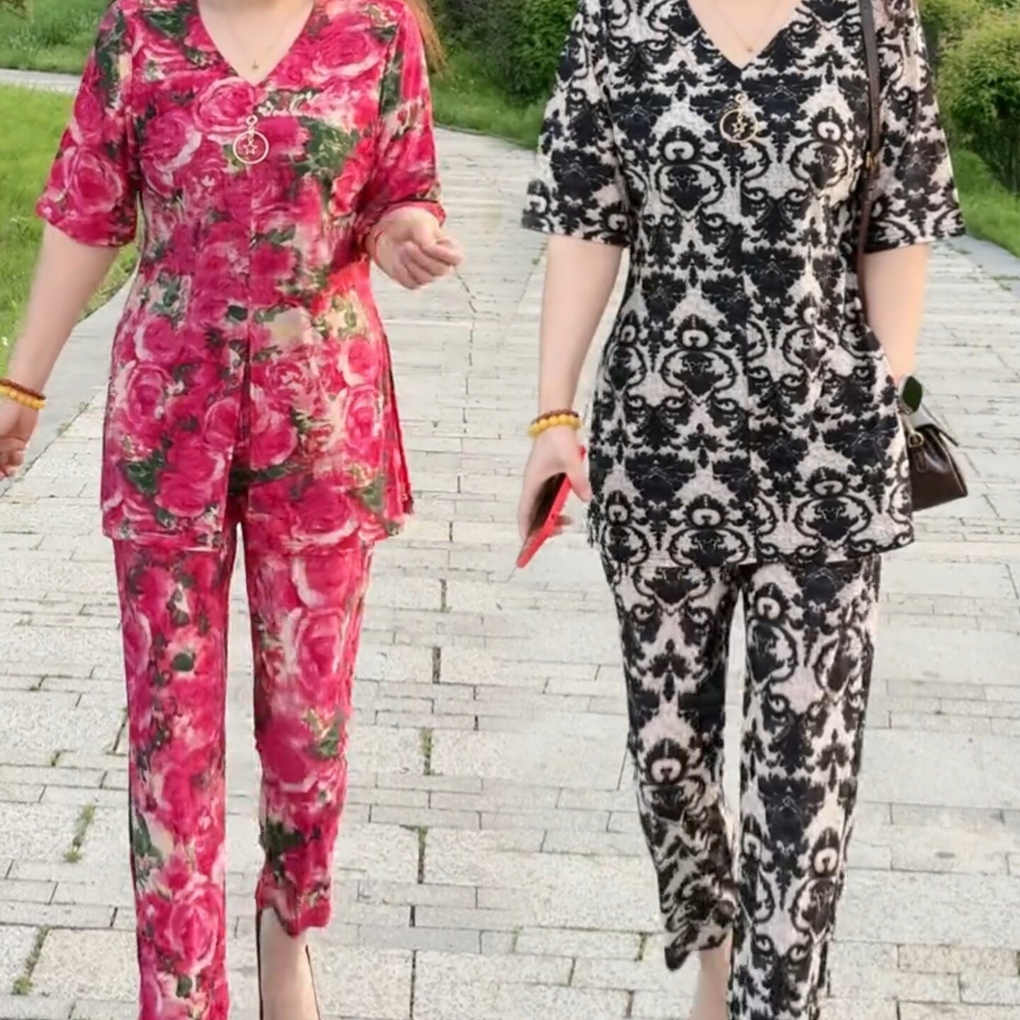 夏季薄款速干V领显瘦女装两件套