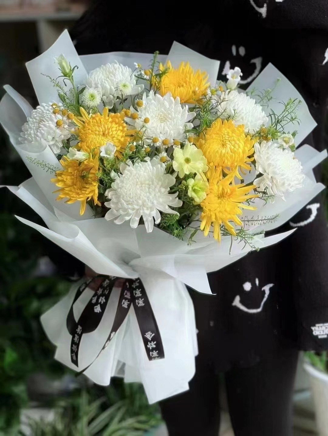 清明节黄白菊花束哀思寄托扫墓缅怀亲人上坟鲜花同城速递