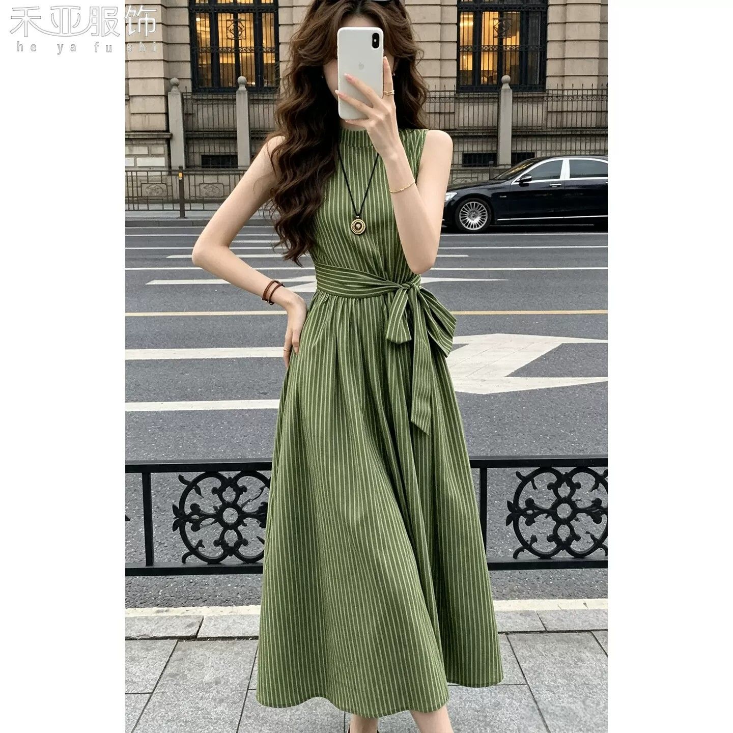 无袖背心连衣裙简单大方小裙子