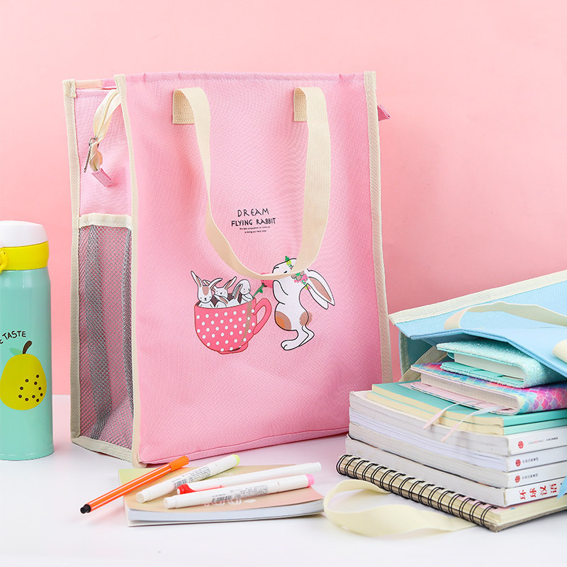 咔巴熊手拎書袋文件袋手提袋帆布小學生用美術補學補習補課中學生可愛韓版兒童大容量男童女簡約裝書收納袋子在類目 電子詞典/電紙書/文化用品, 日常學習用品, 補習袋中 - 來自Buy2taobao.com提供專業的淘寶代購服務