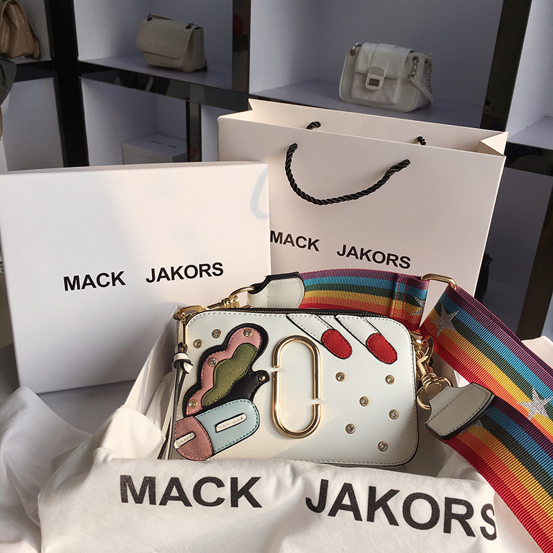 香港MackJakors正品真皮少女包包卡通百搭小方包宽肩带斜跨相机包