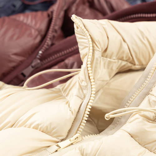 法柜轻盈蓬松连帽90白鹅绒羽绒服