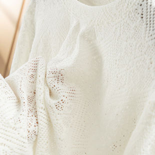 H春上7号 温柔 法G拼百褶重工镂空钩花蕾丝圆领打底T恤D83F1 特