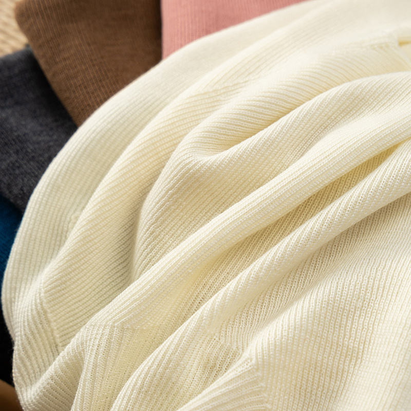 可机洗无缝精纺羊毛半高领毛衣