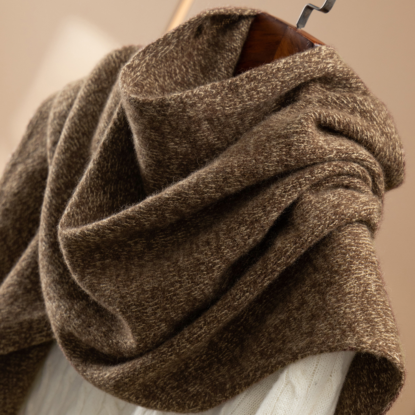 法G暖奢100羊毛花纱三角围巾披肩