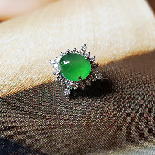 缅甸翡翠冰种翡翠蛋面