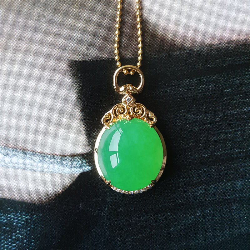 缅甸翡翠吊坠冰种翡翠蛋面吊坠