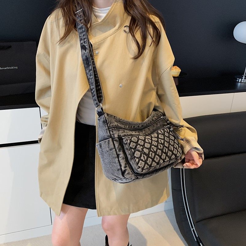 新款时尚百搭单肩包女大容量休闲通勤斜跨包牛仔布多层小包帆布包,箱包皮具/热销女包/男包,时尚帆布包,淘宝优惠券,粉丝福利购,淘宝优惠卷