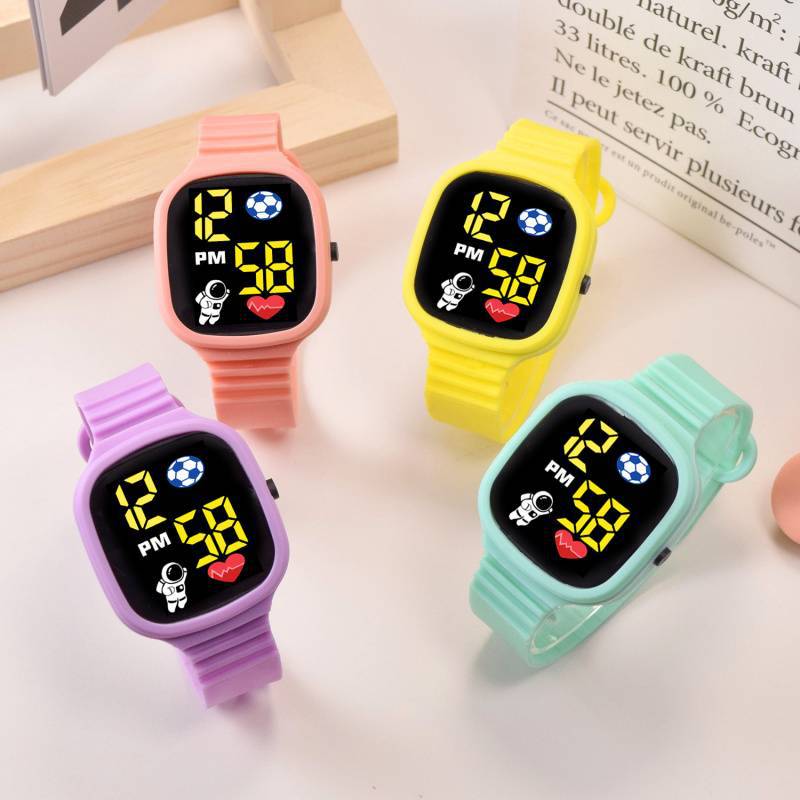 宇航员LED数显电子表中小学生