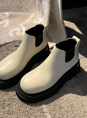 厚底白色马丁靴女春秋单靴英伦风烟筒切尔西短靴大码女靴子41一43