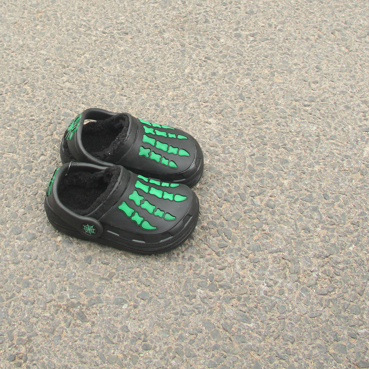 12.14孤品男童卡通洞洞鞋加绒保暖外贸原单童鞋室内拖鞋包头鞋