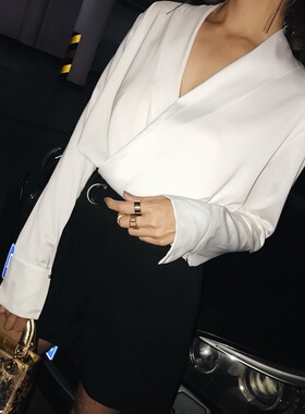 UMI2026春季新款轻奢气质缎面褶皱V领衬衫通勤OL长袖简约装上衣女