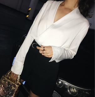 简约装 UMI2025秋季 通勤OL长袖 轻奢气质缎面褶皱V领衬衫 上衣女 新款